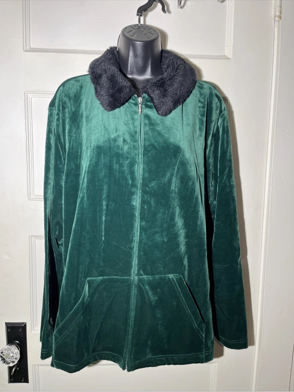 Women’s Jacket Size XL Liz Claiborne RUSS Green Velour Zip Up Faux Fur Collar
